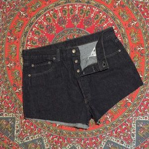 Black Levi’s 501 cutoff jean shorts
